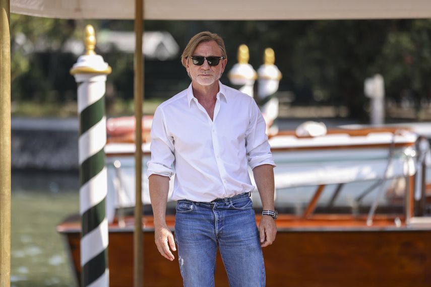 Daniel Craig posa a su llegada a la conferencia de prensa de la película Queer durante la 81ª edición del Festival de Cine de Venecia en Venecia, Italia, el martes 3 de septiembre de 2024.&nbsp;