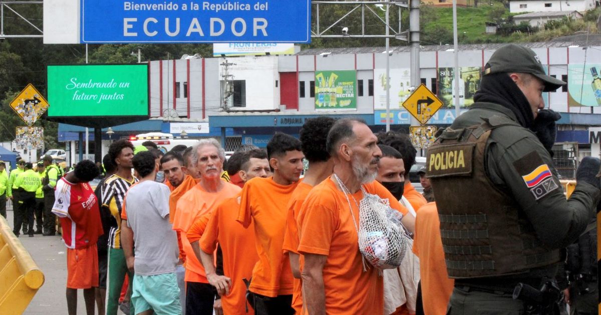 Ecuador deporta a más de 800 presos colombianos a su país
