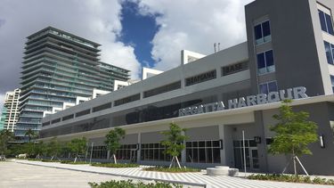 Vista parcial del garaje Regatta Harbour, en Miami.