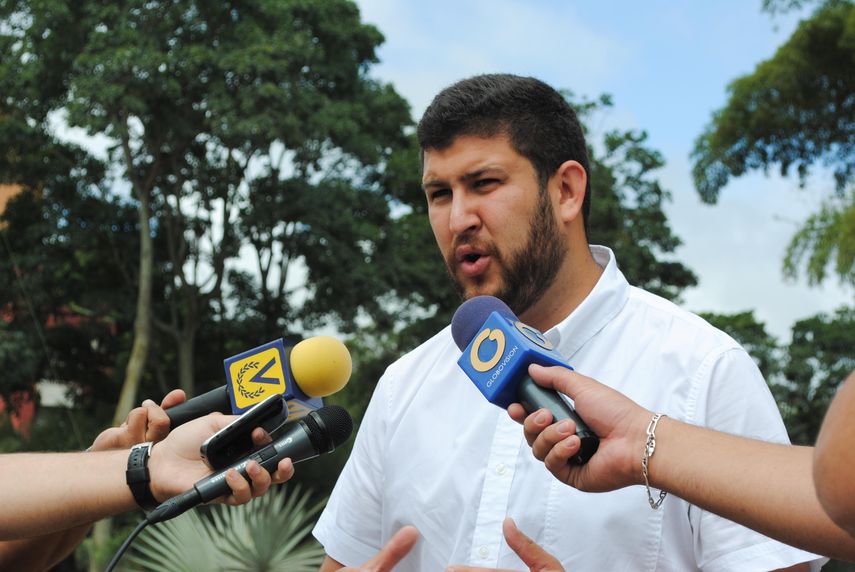 Smolansky reiteró su rechazo a que su partido Voluntad Popular (VP) &nbsp;participe en el diálogo con el Gobierno por no definirse una fecha para el revocatorio