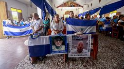 Familiares de presos políticos asisten a una misa para pedir la liberación de sus seres queridos, en Masaya, Nicaragua.&nbsp;