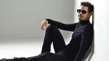 El ídolo de Cuba Leoni Torres rinde tributo a Polo Montañez con su versión del tema Si fuera mía.