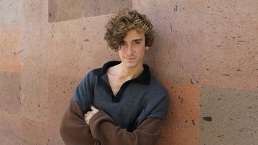 El cantautor español Guitarricadelafuente posa para un retrato en la Ciudad de México el 23 de septiembre de 2022. El video de la canción de Guitarricadelafuente A carta cabal está nominado al Latin Grammy.&nbsp;