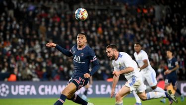 El francés Kylian Mbappé frente al arco del Real Madrid en Champions League para darle el triunfo al PSG