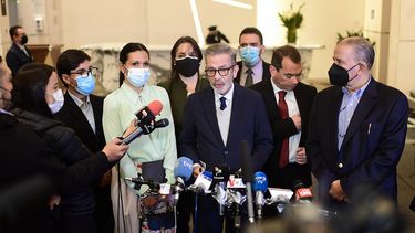 El jefe de la delegación de la oposición venezolana, Gerardo Blyde Pérez, habla con la prensa en el hotel donde se desarrollan las negociaciones entre el régimen venezolano y la oposición en la Ciudad de México, el 6 de septiembre de 2021.