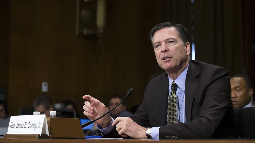 El presidente de EEUU, Donald Trump, despidió este martes al entonces director del FBI,&nbsp;James&nbsp;Comey, y cuestionó su desempeño en el tratamiento de la investigación del uso de servidores privados de correo electrónica por la entonces secretaria de Estado, Hillary Clinton.