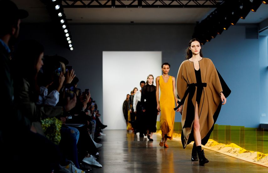 El negro también estuvo muy presente en toda la colección que presentó Ralph Lauren.