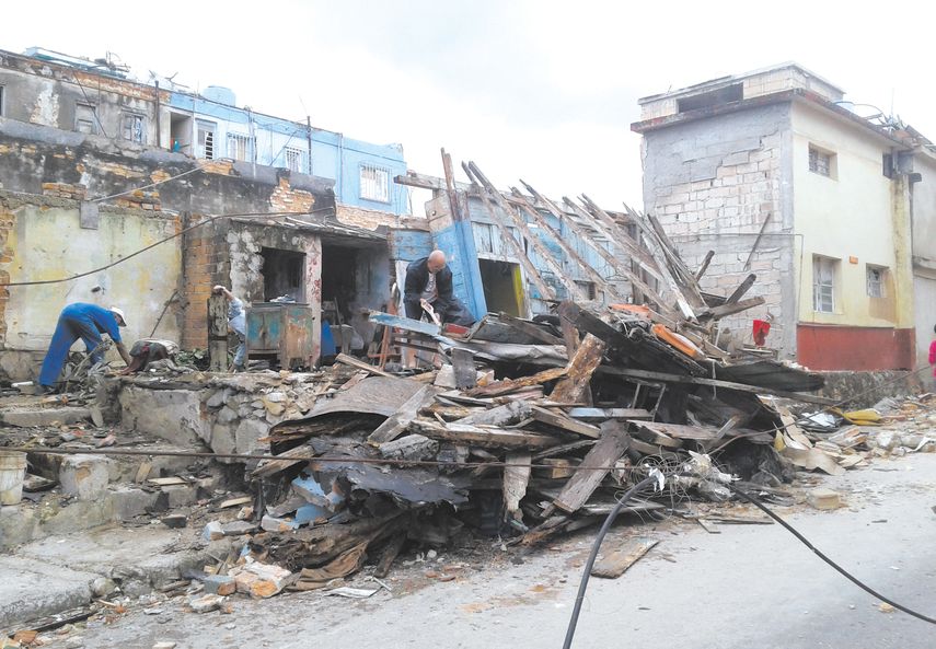 Destrozos en el barrio habanero de Luyanó, en el sur de La Habana.