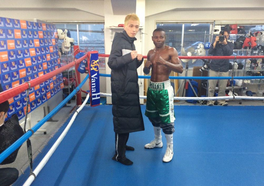 Hisashi Amagasa visitó a Rigondeaux en su gimnasio en Japón