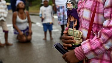 Un creyente en la procesión de San Lázaro en la iglesia El Rincón de La Habana el 16 de diciembre de 2023.&nbsp;