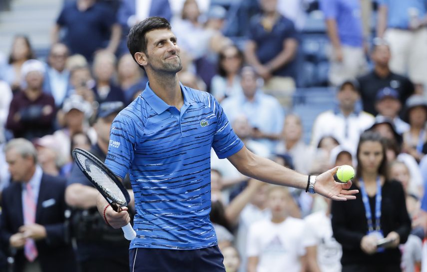 El serbio Novak Djokovic festeja luego de imponerse al español Roberto Carballes Baena en la primera ronda del US Open, el lunes 26 de agosto de 2019&nbsp;