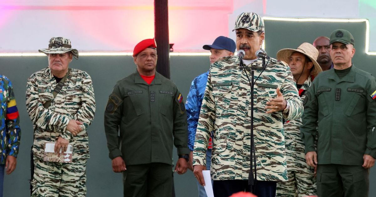 Maduro anticipa una “etapa de lucha armada” tras advertencia de Trump de derribar aviones militares