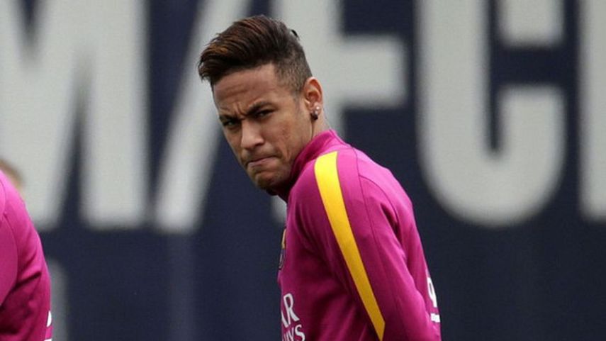 Neymar ha sido criticado por la prensa de Barcelona, que ya comienza a hablar de su salida del club. (EFE)