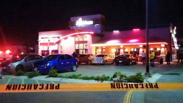 Detonaciones de armas de alto poder sacudieron hace unos días el restaurante Applebees Campos Elíseos, ubicado en una de las zonas más exclusivas de Juárez.