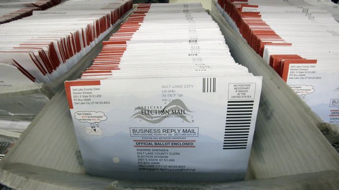 Boletas para votos por correo para las elecciones generales del 2016.