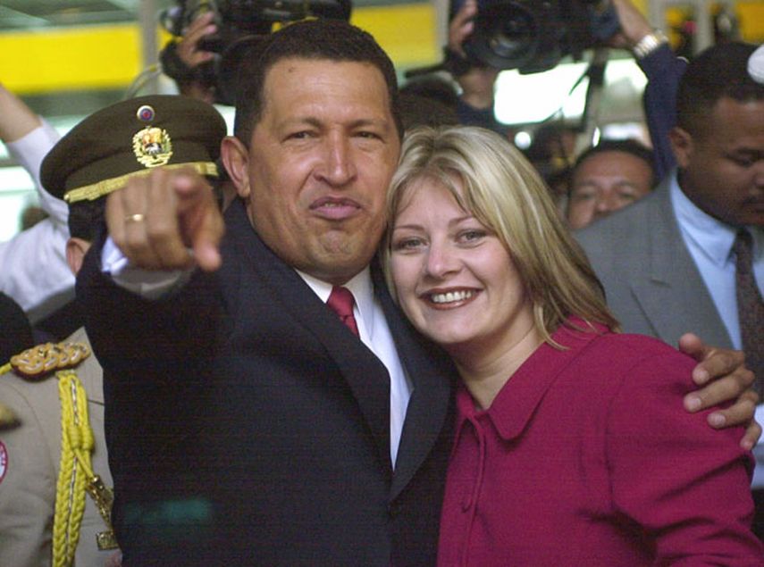 Marisabel Rodríguez, con el presidente Hugo Chávez, cuando todavía estaban casados. ( AP ARCHIVO) 