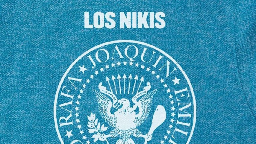 Las canciones de Los Nikis están impregnadas de referencias a una época que ya pasó pero al mismo tiempo reflejan una identidad atemporal, eternamente asociada a los rasgos que definen la sociedad española.