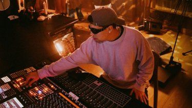 El productor musical Mazzarri en Alacran Studios, Miami Beach.