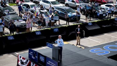 El candidato presidencial demócrata y exvicepresidente de los Estados Unidos, Joe Biden, pronuncia un discurso en un evento Drive-in en Coconut Creek, Florida, el 29 de octubre de 2020.&nbsp;