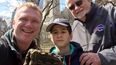 &nbsp; Fotograf&iacute;a del 19 de marzo de 2019 proporcionada por John Pijanowski, izquierda, con su hijo Jack y padre Don Pijanowski en el Central Park de Nueva York. Don falleci&oacute; solo en una sala hospitalaria por causa del coronavirus.&nbsp;