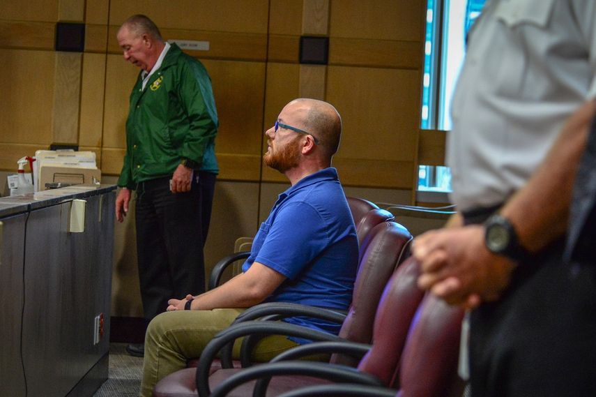 El miembro del jurado Collins, como ha sido identificado,&nbsp;fue interrogado este miércoles por el juez Dennis Bailey en una audiencia en los tribunales de Fort Lauderdale, a 40 km de Miami, en Florida.