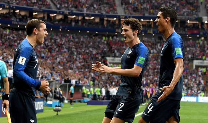 Un autogol croata y un penal tienen a los frances adelante en la final del mundial.