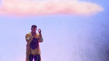El cantante puertorriqueño Bad Bunny se presenta durante The Worlds Hottest Tour en el estadio Sofi en Inglewood, California, el 30 de septiembre de 2022.