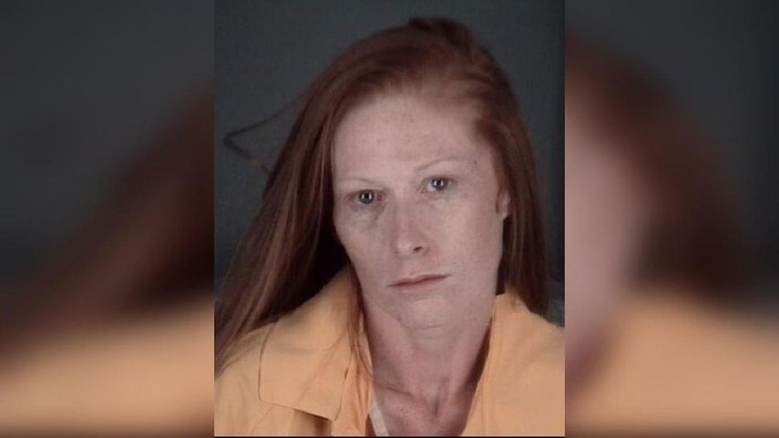 Nicole Kaylan Buffington, de 24 años de edad, enfrenta cargos que incluyen negligencia infantil y lesiones menores.