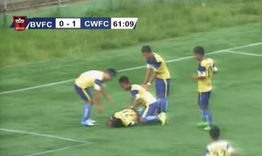 VIDEO: Futbolista muere tras celebrar un gol