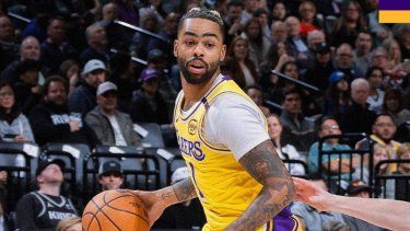 El guardia DAngelo Russell conduce el balon en duelo de los Lakers de Los Ángeles&nbsp;