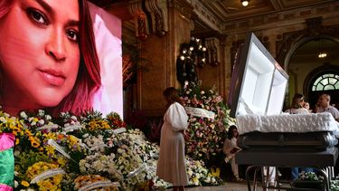 Fans despiden a Petra Gil en Rio de Janeiro, su ciudad natal.&nbsp;