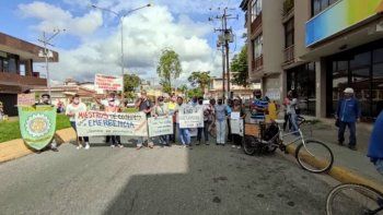 NOTICIA DE VENEZUELA  - Página 12 Educadores-venezolanos-se-manifiestan-las-calles-exigencia-reivindicaciones-laborales-y-protesta-el-mal-estado-las-instalaciones-educativas