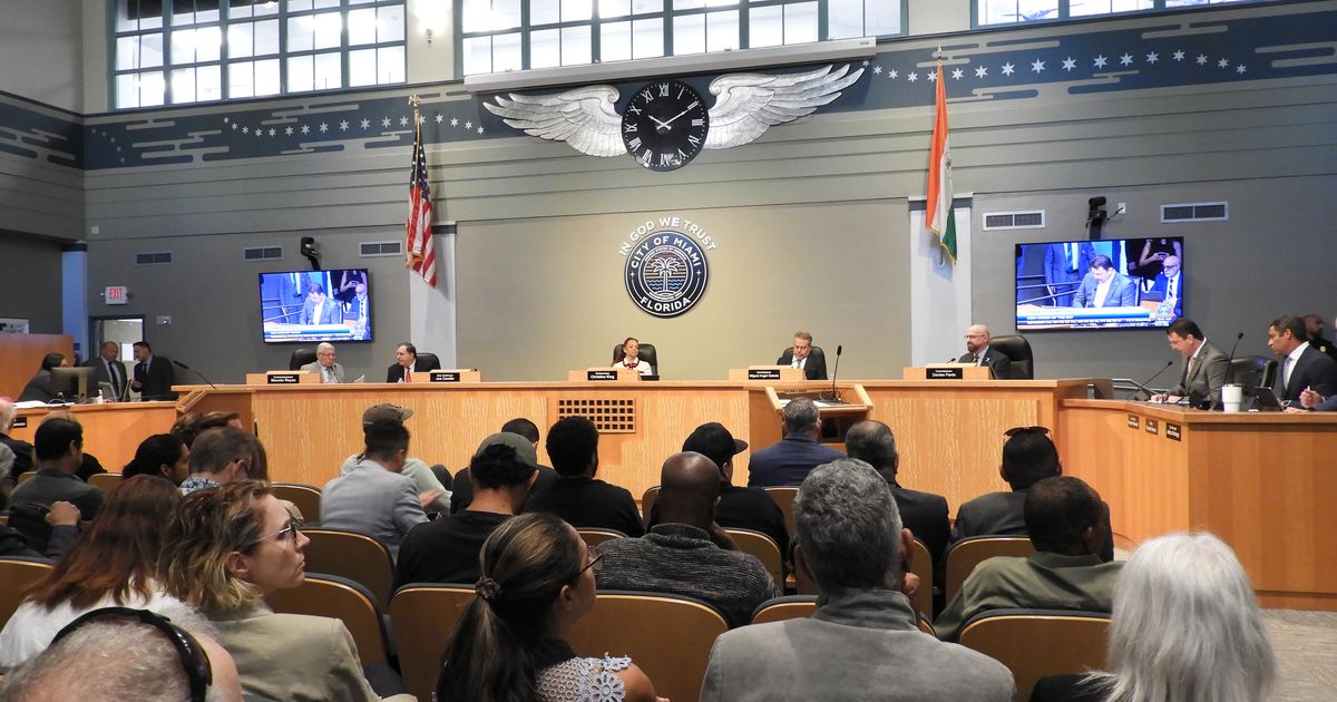 Miami convoca reunión especial para decidir cómo llenar la vacante del Distrito 4