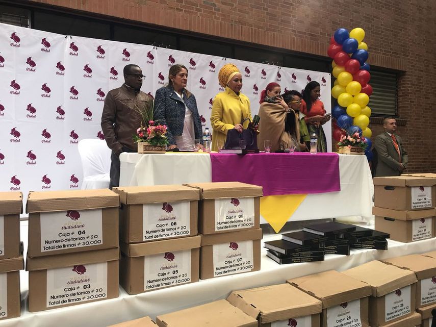 La exsenadora estuvo acompañada de varios de los promotores de su campaña y reiteró que una de sus primeras acciones en caso de llegar a la Presidencia es eliminar la carga fiscal.