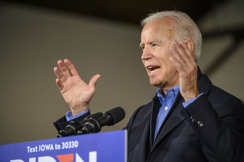El aspirante dem&oacute;crata a la presidencia, Joe Biden, habla con residentes locales el s&aacute;bado 23 de noviembre de 2019 en Des Moines, Iowa.&nbsp;