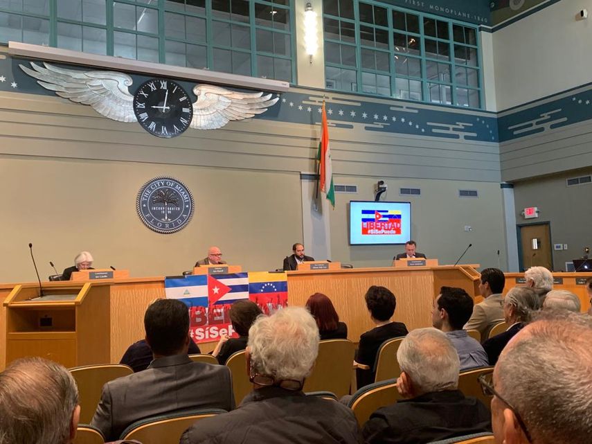 El evento fue programado para el ayuntamiento de la Ciudad de Miami este el domingo 24 de febrero.