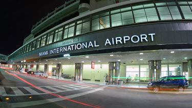 Fachada del Aeropuerto Internacional de Miami (MIA).