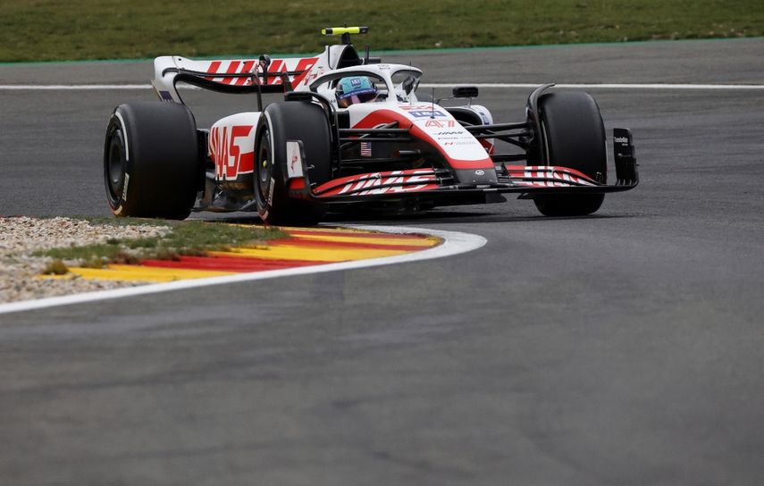 El piloto alemán Mick Schumacher, de Haas, conduce en la segunda sesión de práctica previa al Gran Premio de Bélgica de la Fórmula Uno, en Spa, Bélgica, el viernes 26 de agosto de 2022. 