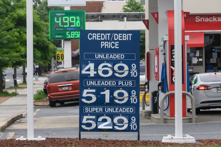 Continúa el alza de los precios del petróleo que golpea el bolsillo de los estadounidenses.