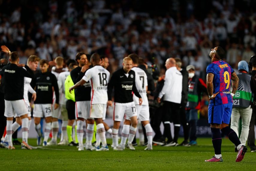 El Eintracht de Fráncfort celebra luego de eliminar al FC Barcelona de la Europa League