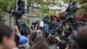 La ONG venezolana Espacio Público informó que en 2020 fueron contabilizados 390 casos y 965 violaciones del derecho a la libertad de expresión en Venezuela. La ONG venezolana Espacio Público informó que en 2020 fueron contabilizados 390 casos y 965 violaciones del derecho a la libertad de expresión en Venezuela.