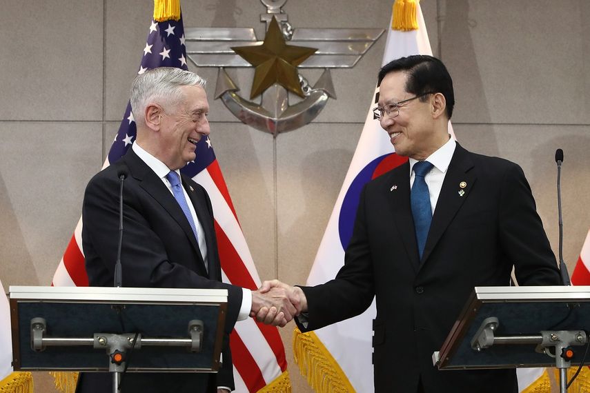 El secretario de Defensa de EEUU,&nbsp;James&nbsp;Mattis, aseguró hoy en Seúl que EEUU mantendrá intacto su volumen de tropas en Corea del Sur pese a la reciente cancelación de maniobras para impulsar el diálogo sobre desnuclearización con Pyongyang.
