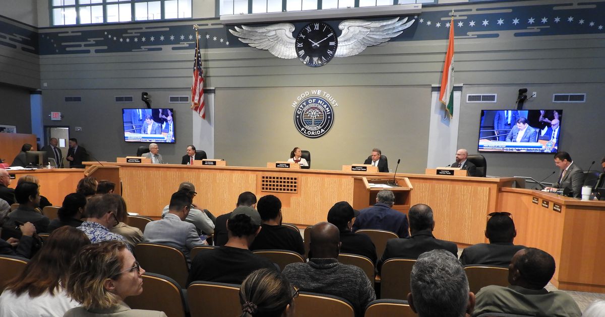 Abogado de Miami avala posponer las elecciones municipales pese a objeción del fiscal estatal