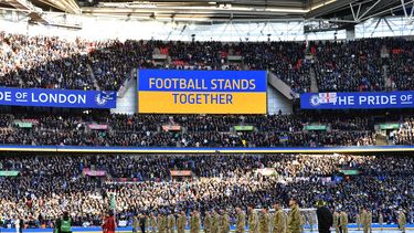 Wembley se viste de azul y amarillo en apoyo de Ucrania&nbsp;