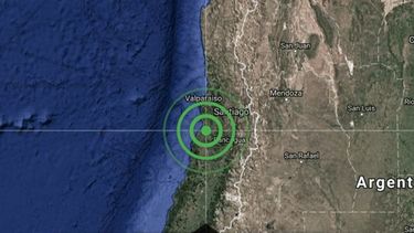 El sismo&nbsp;ocurrió a las 19:02, hora local, y su epicentro se localizó a 22 kilómetros al sureste del puerto de San Antonio.