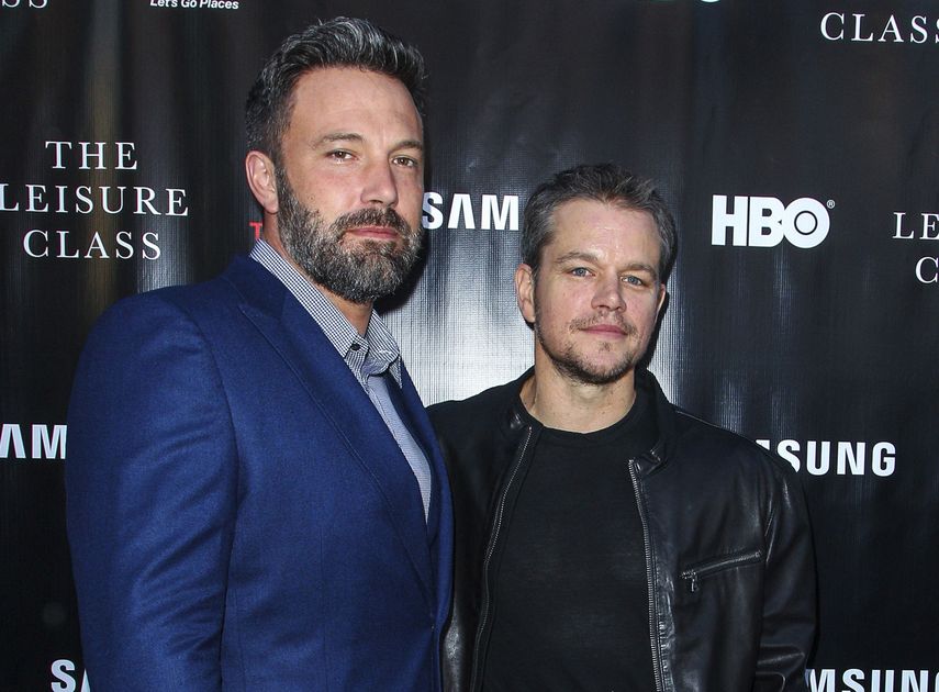 En esta fotografía de archivo del 10 de agosto de 2015, Ben Affleck, izquierda, y Matt Damon asisten al estreno de Project Greenlight de The Leisure Class en Los Ángeles. Damon, Ben Affleck y Paul Feig se suben al tren de los ciclistas de inclusión tras el discurso de aceptación del Oscar de Frances McDormand.&nbsp;