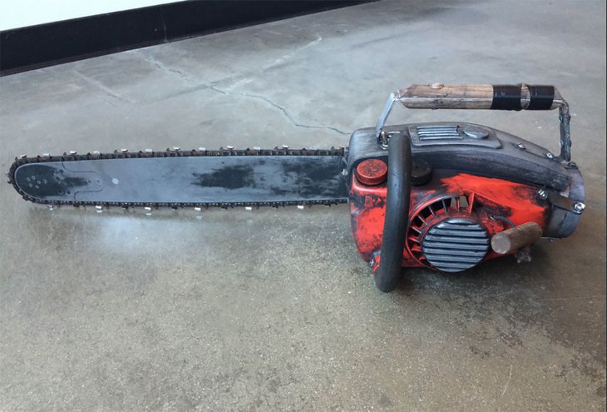 El atacante utilzó una motosierra similar a la que esta foto muestra.
