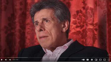 El director de orquesta Jan Latham Koeni.&nbsp;