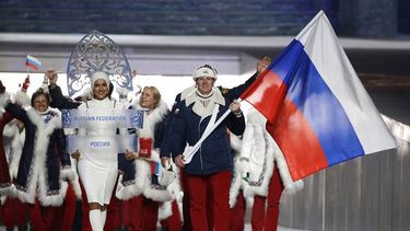 Imagen&nbsp;del 7 de febrero de 2014 del ruso Alexander Zubkov&nbsp;portando&nbsp;la bandera de Rusia en la ceremonia de apertura de los Juegos Ol&iacute;mpicos de Invierno de 2014 en Sochi.
