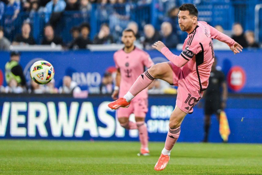 El argentino Lionel Messi, del Inter Miami, remata en el partido de la MLS disputado el sábado 11 de mayo de 2024, ante Montreal